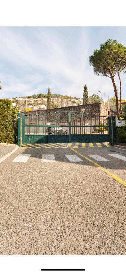 Studio Vue Mer /Parking Privatif Saint-Raphael  Exterior photo
